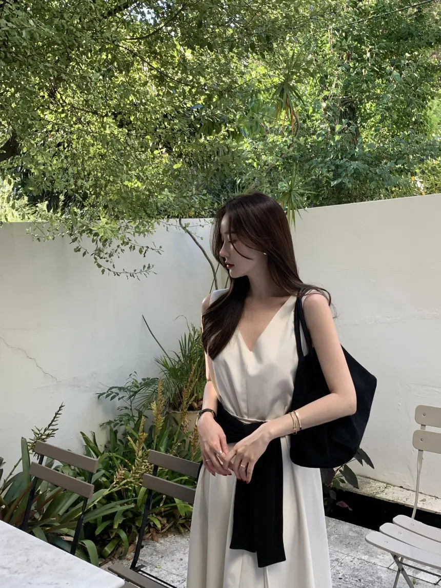 V넥 민소매 끈 디테일 롱 원피스 상세 이미지 13