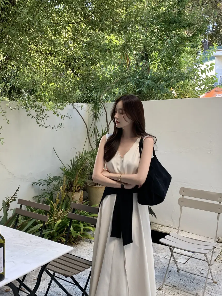 V넥 민소매 끈 디테일 롱 원피스 상세 이미지 14