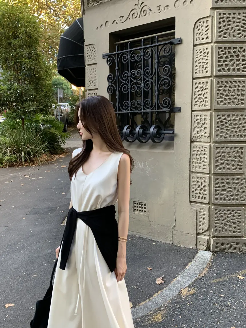 V넥 민소매 끈 디테일 롱 원피스 상세 이미지 35