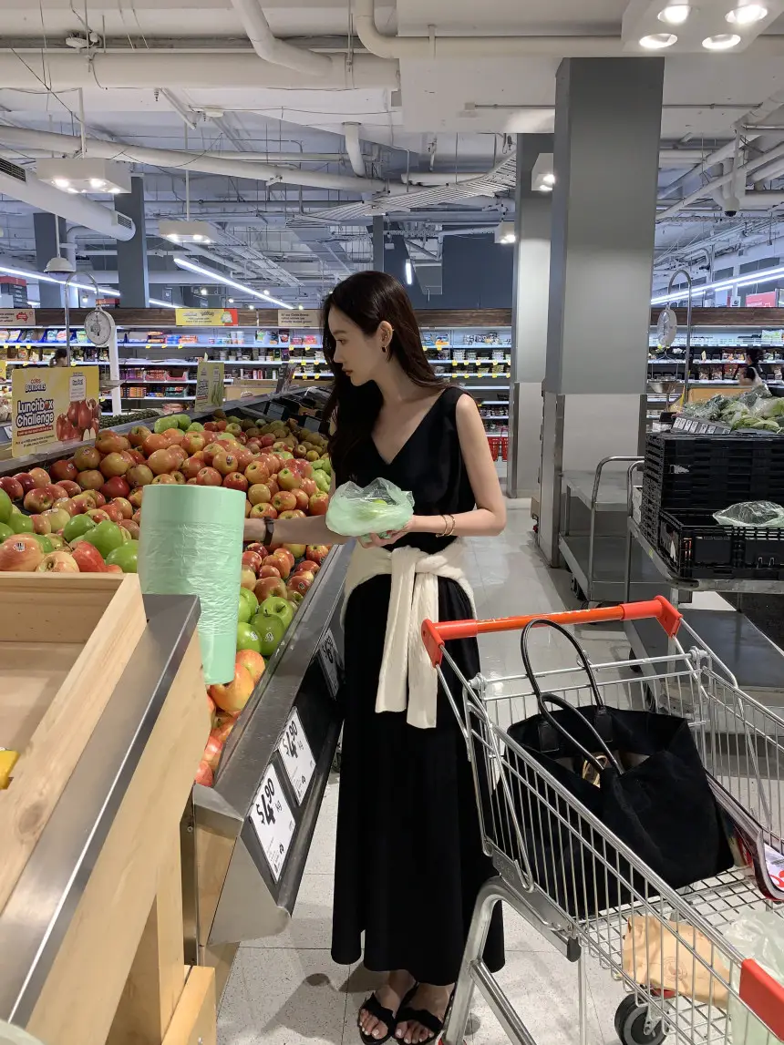 V넥 민소매 끈 디테일 롱 원피스 상세 이미지 39