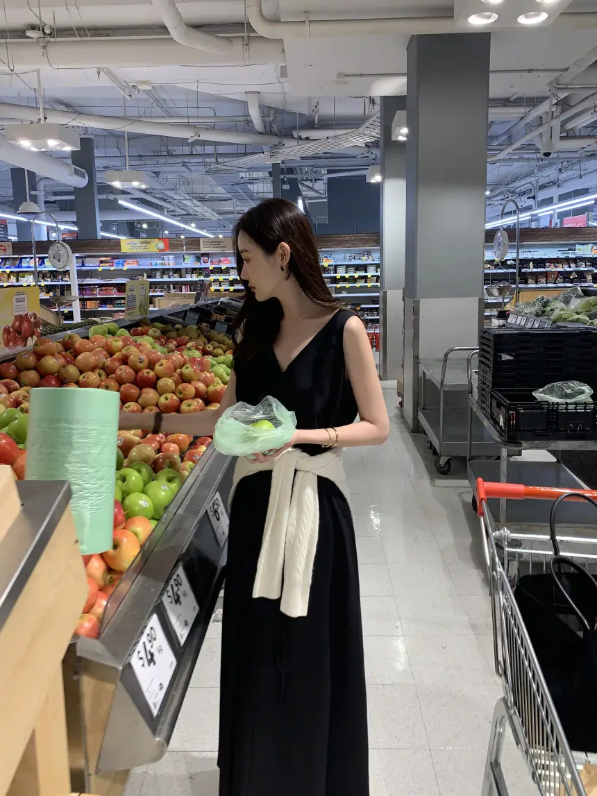 V넥 민소매 끈 디테일 롱 원피스 상세 이미지 40