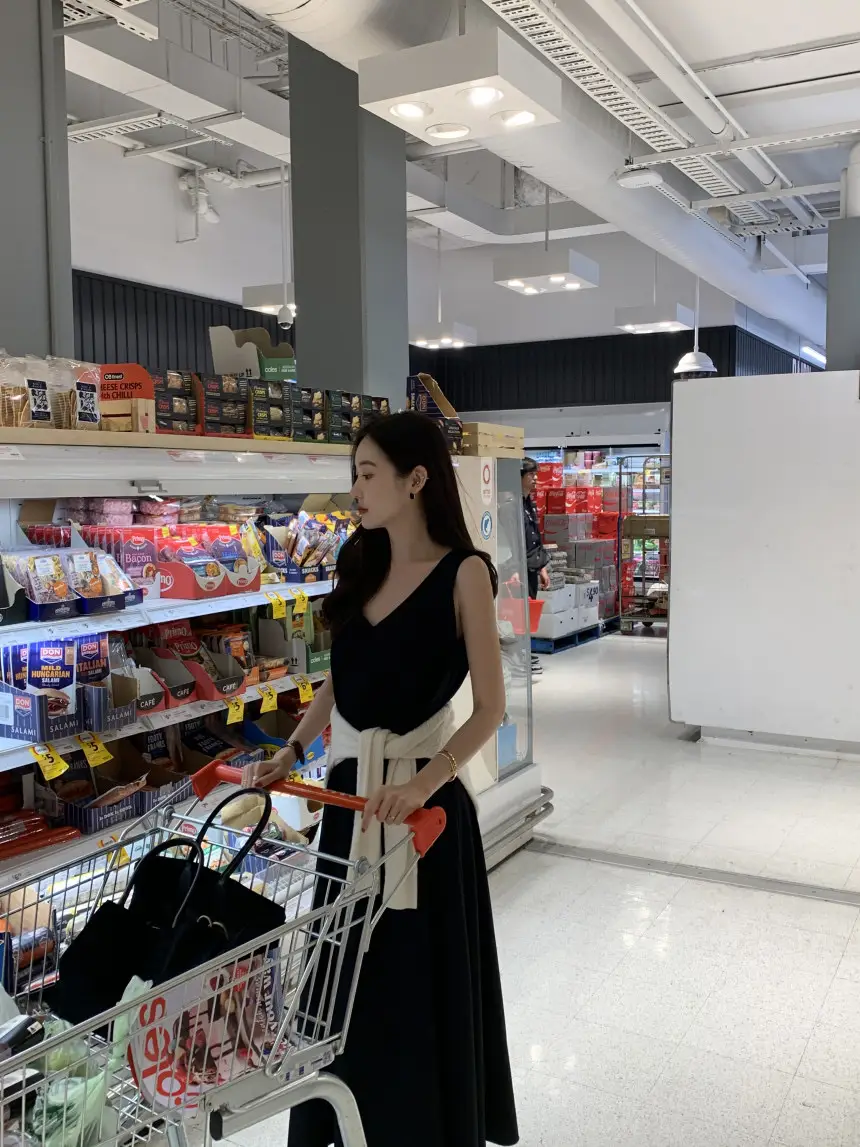V넥 민소매 끈 디테일 롱 원피스 상세 이미지 54