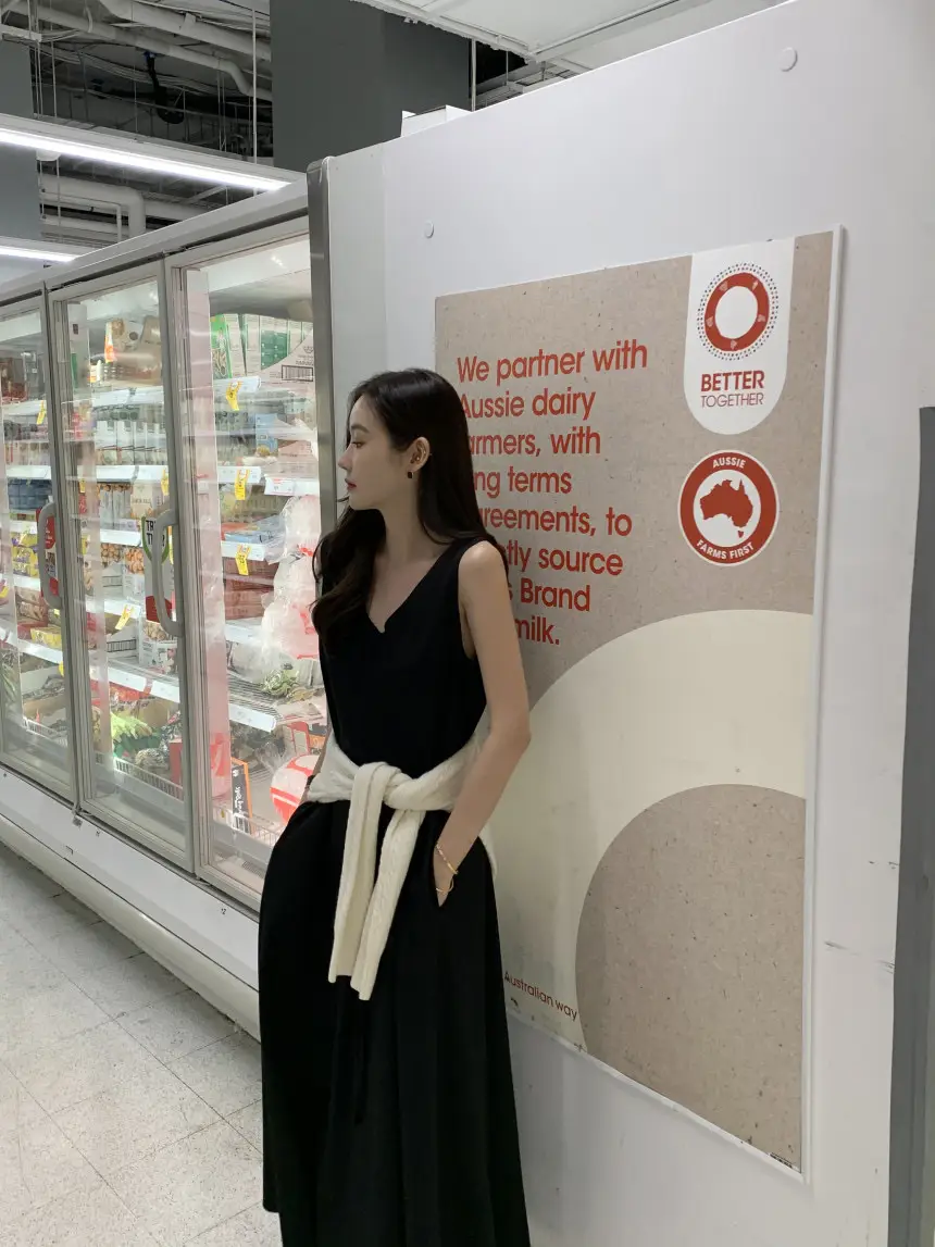 V넥 민소매 끈 디테일 롱 원피스 상세 이미지 57