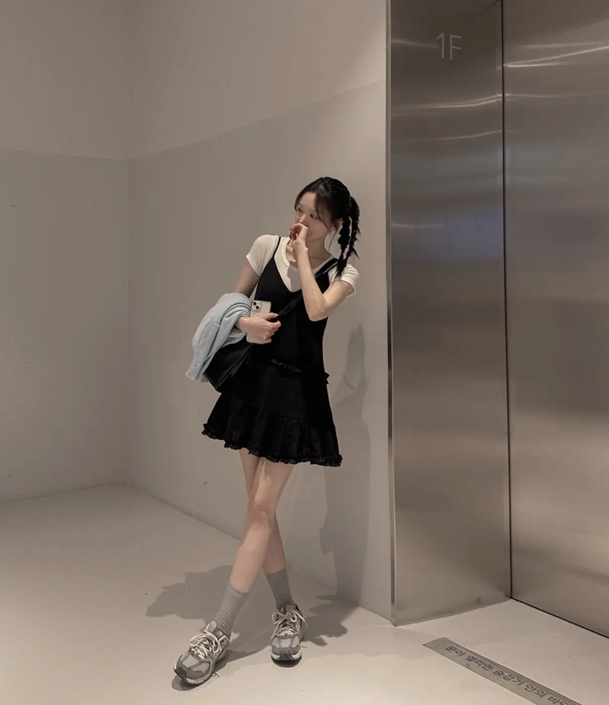 프릴 디테일 민소매 원피스 상세 이미지 45