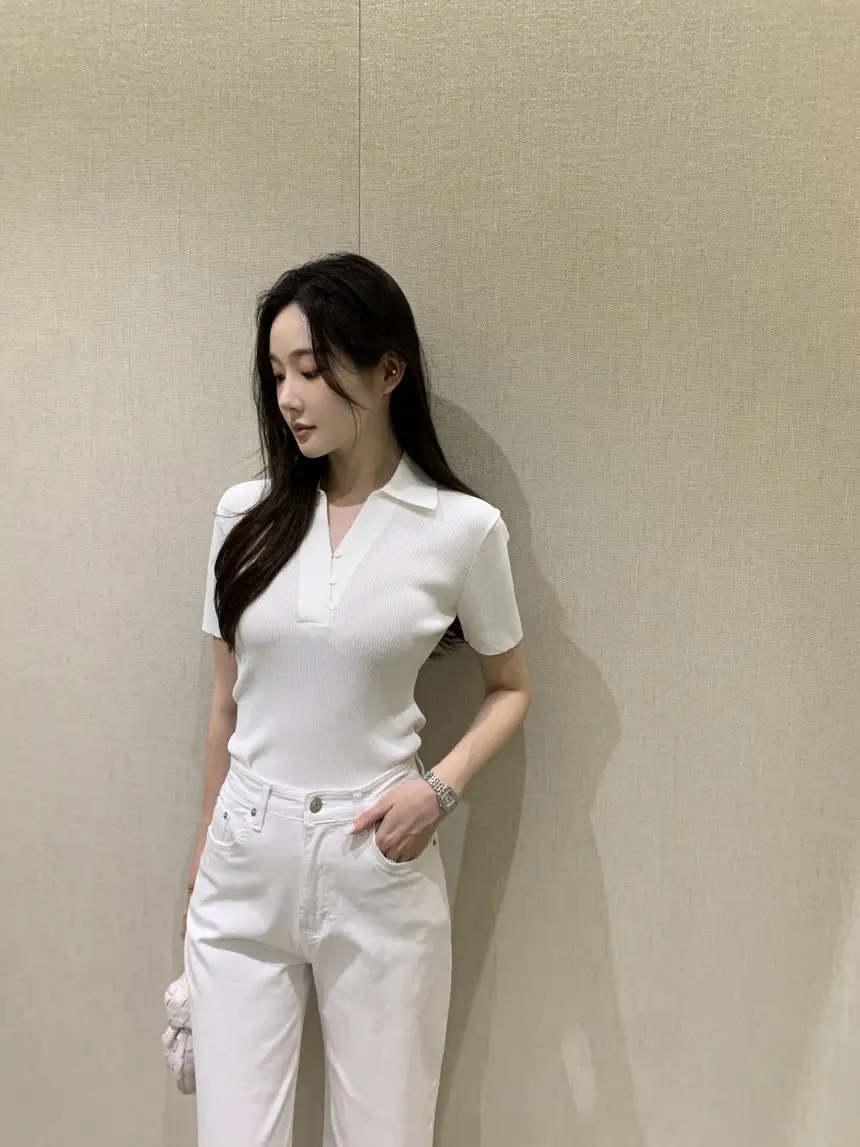 V넥 사선 버튼 반소매 니트 상세 이미지 1