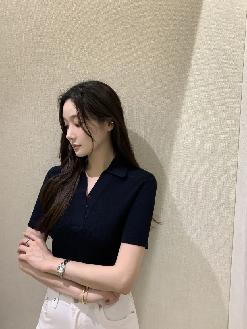V넥 사선 버튼 반소매 니트 상세 이미지 11