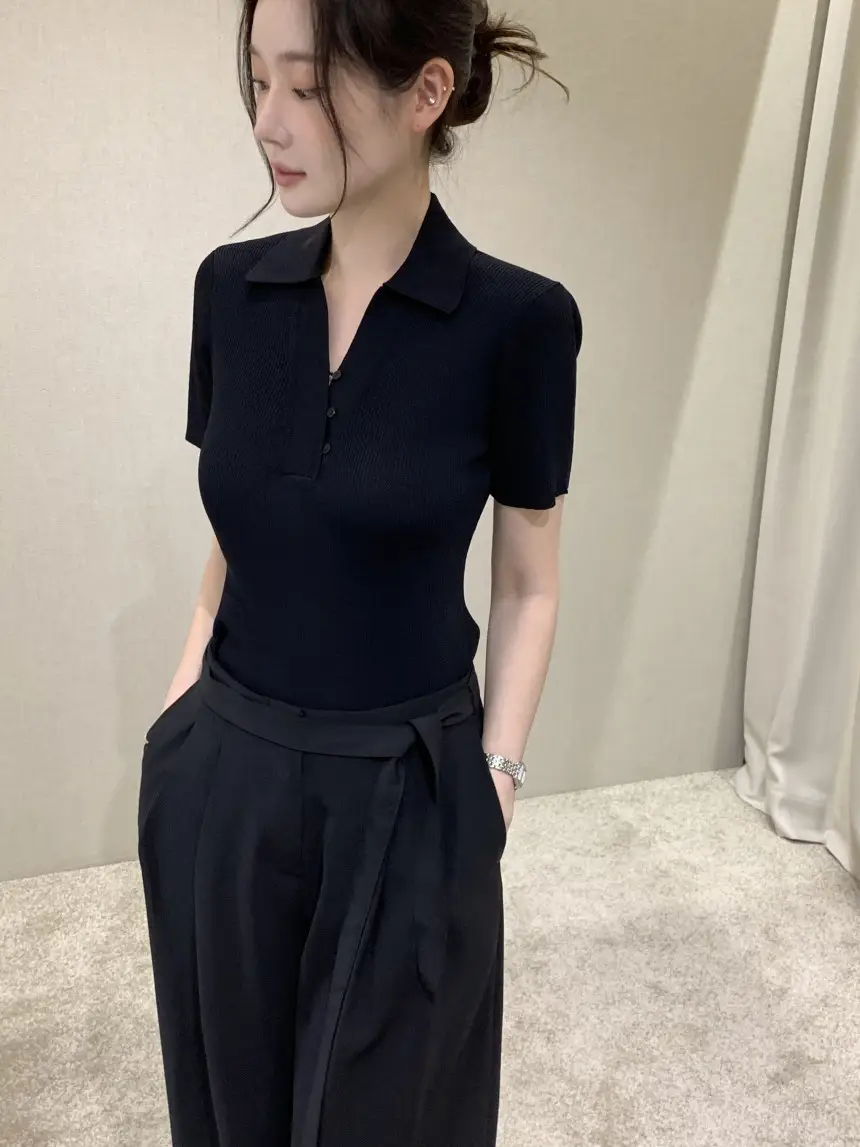 V넥 사선 버튼 반소매 니트 상세 이미지 19