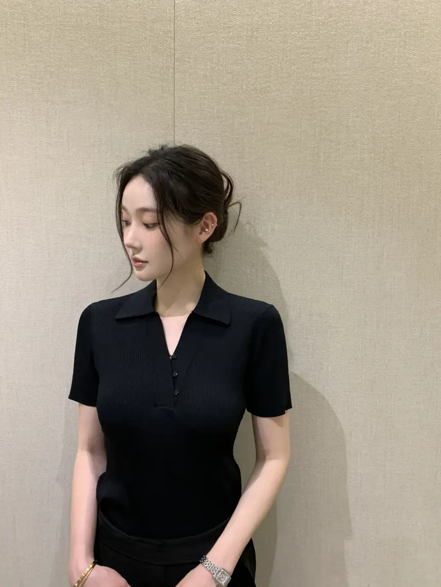 V넥 사선 버튼 반소매 니트 상세 이미지 24