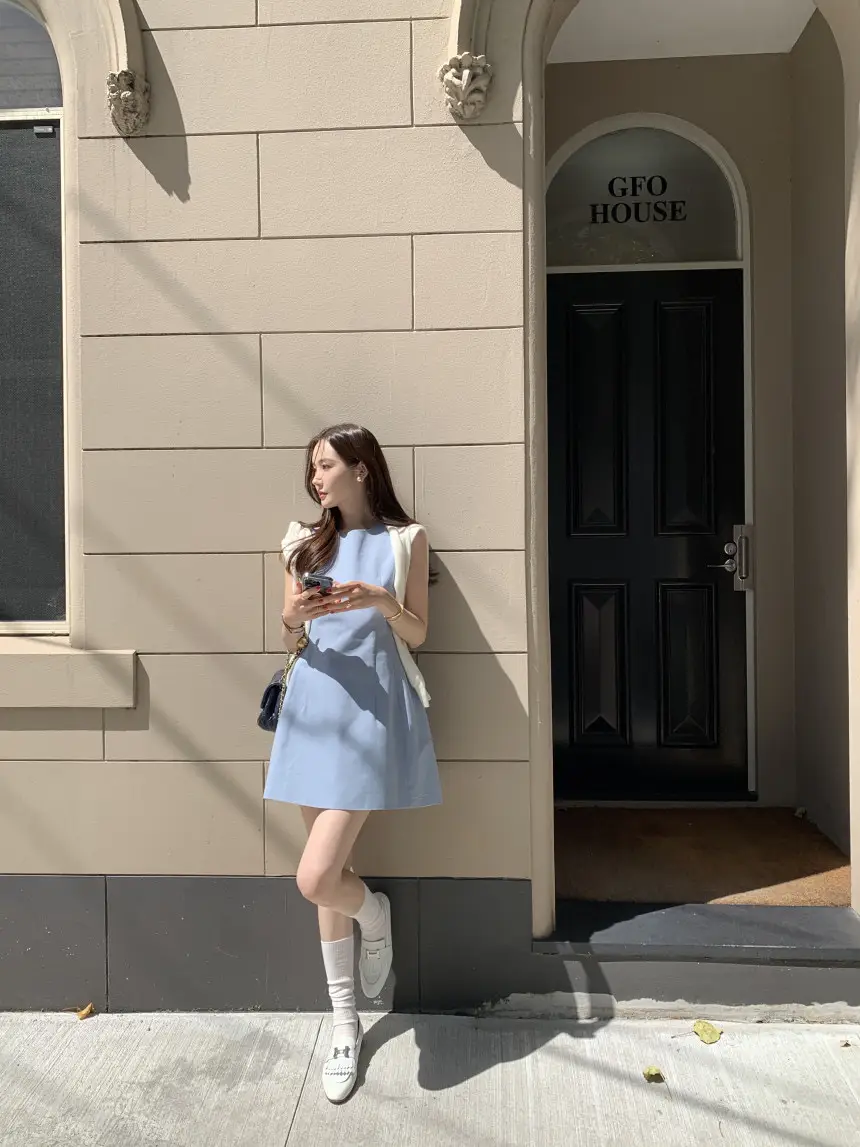 프렌치 심플 라운드넥 민소매 원피스 상세 이미지 1
