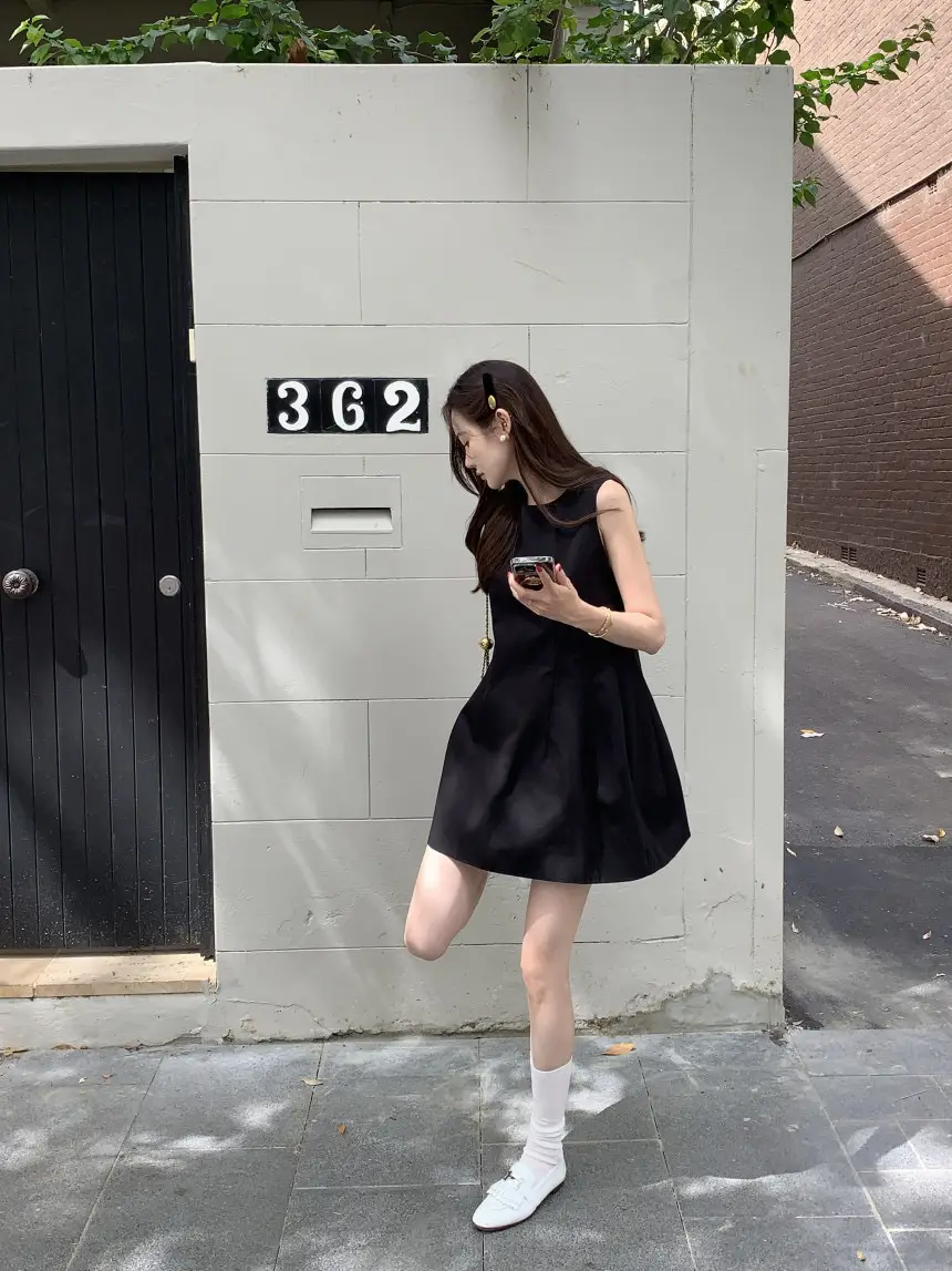 프렌치 심플 라운드넥 민소매 원피스 상세 이미지 12