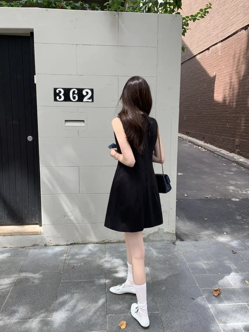 프렌치 심플 라운드넥 민소매 원피스 상세 이미지 14