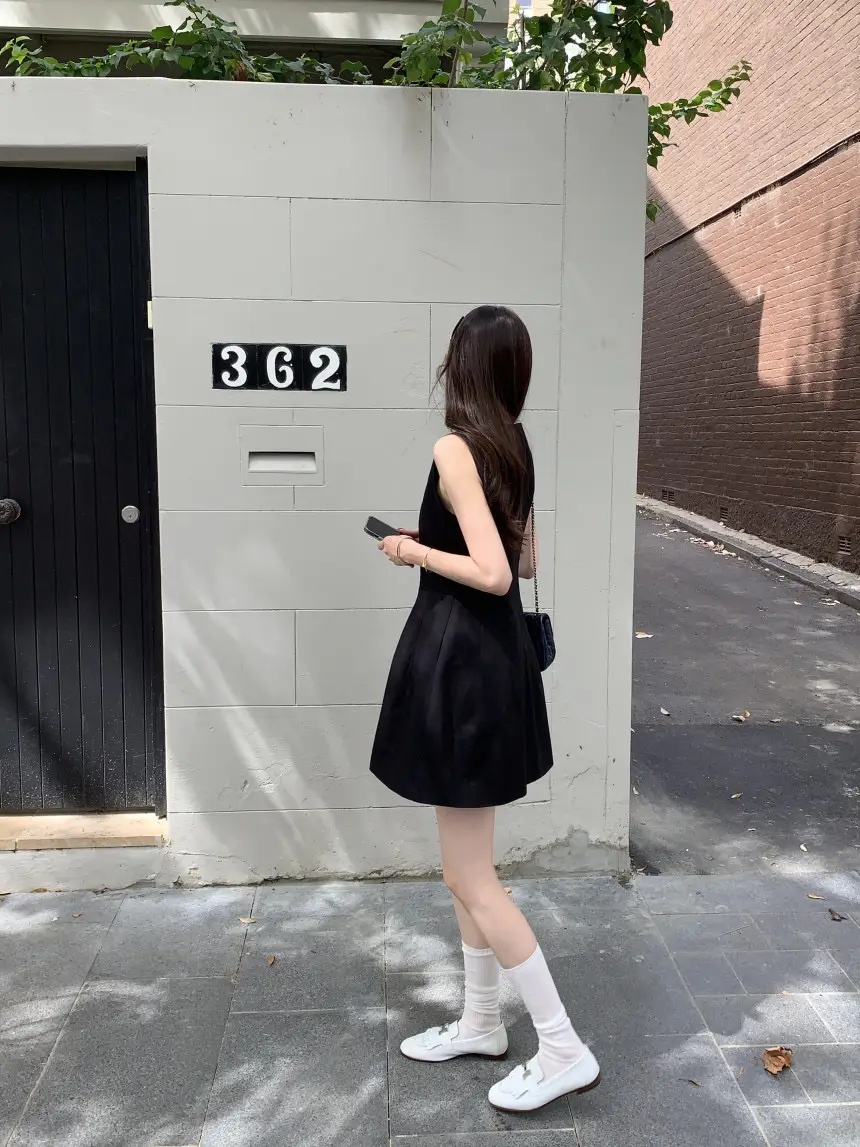 프렌치 심플 라운드넥 민소매 원피스 상세 이미지 15
