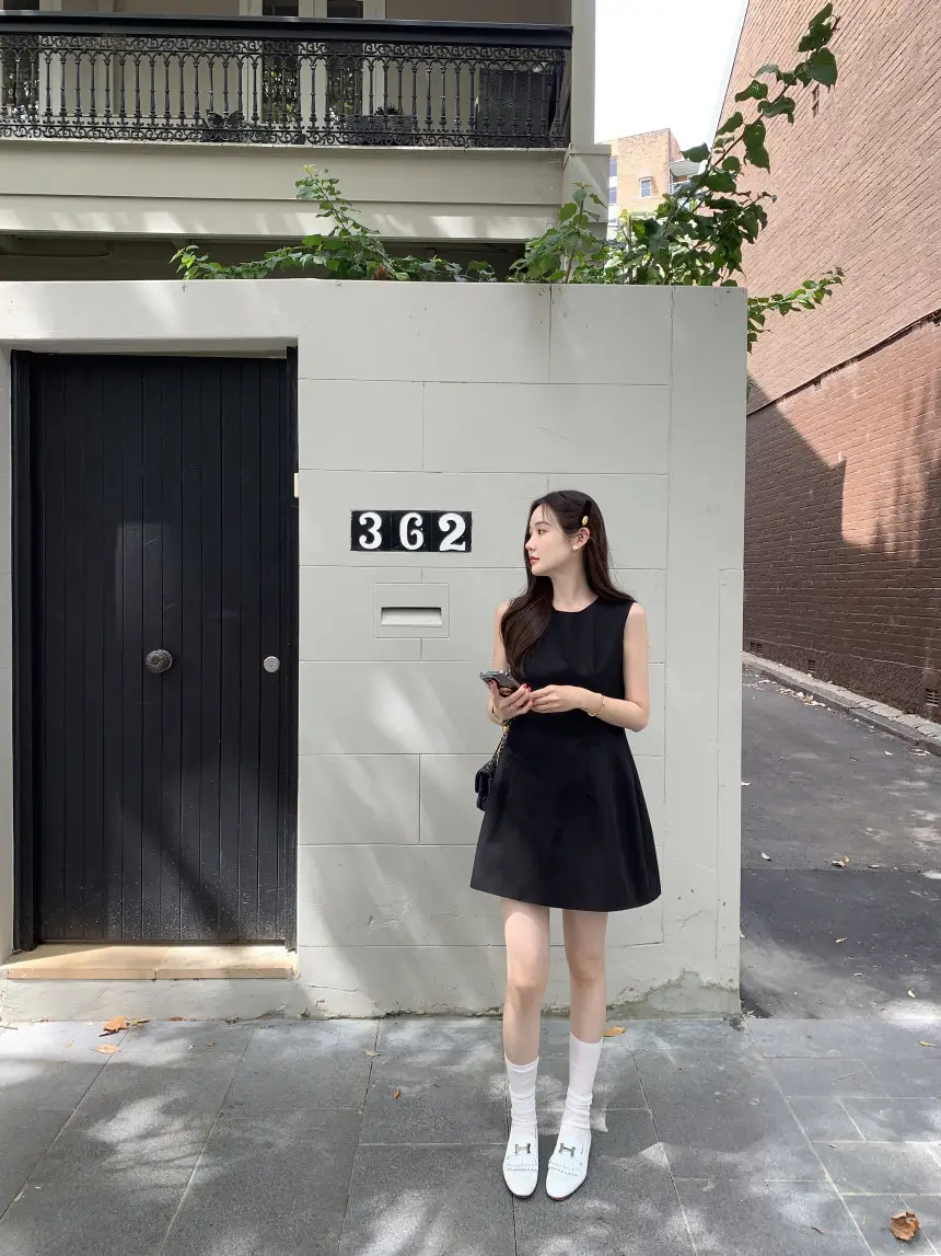프렌치 심플 라운드넥 민소매 원피스 상세 이미지 18