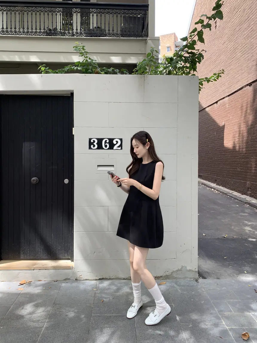 프렌치 심플 라운드넥 민소매 원피스 상세 이미지 19