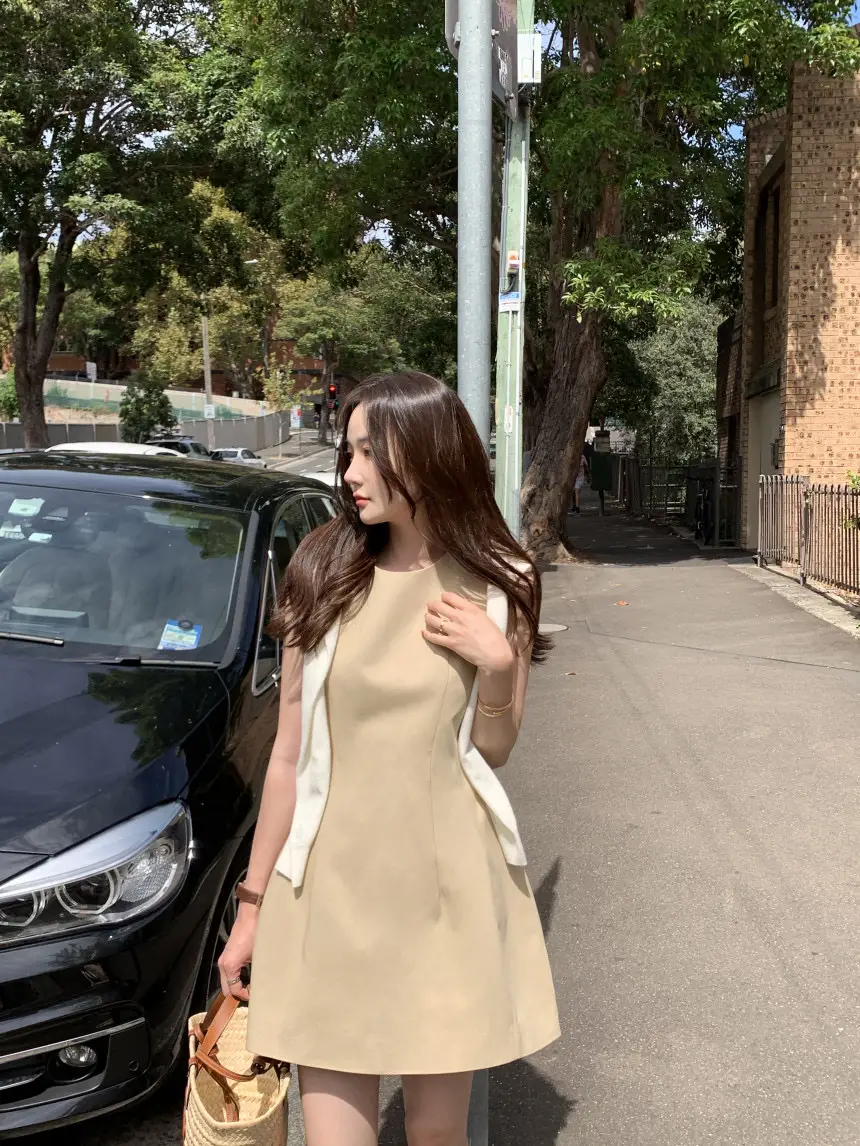 프렌치 심플 라운드넥 민소매 원피스 상세 이미지 24
