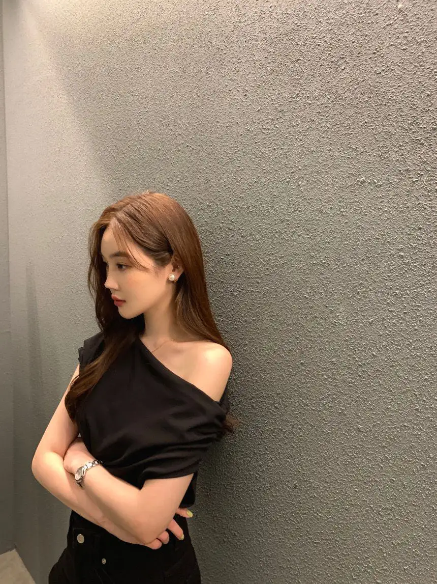 프렌치 원숄더 티셔츠 상세 이미지 1