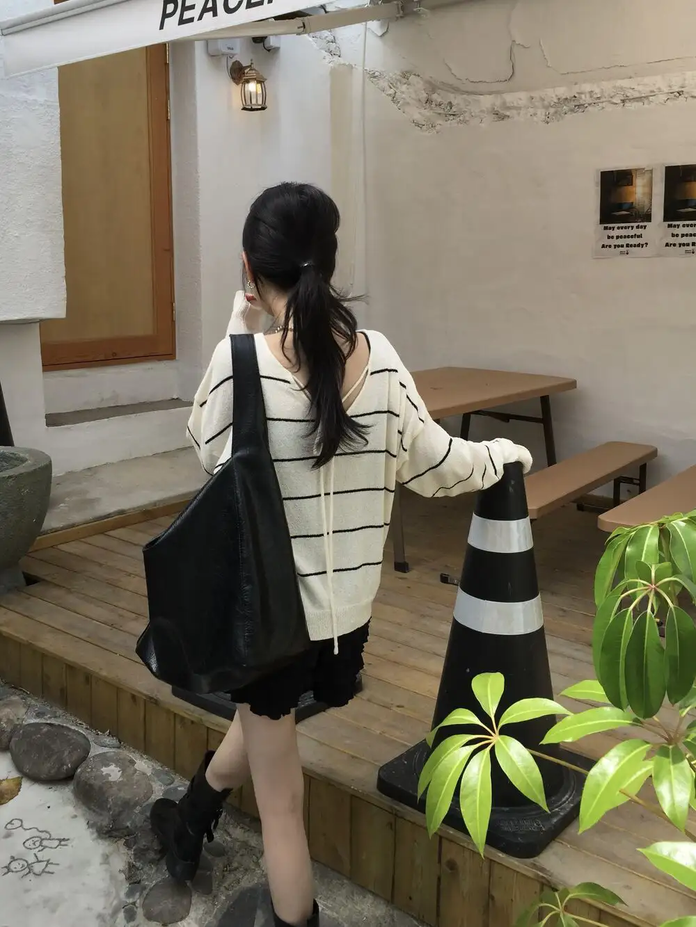 프렌치 백홀 스트라이프 니트 상세 이미지 5