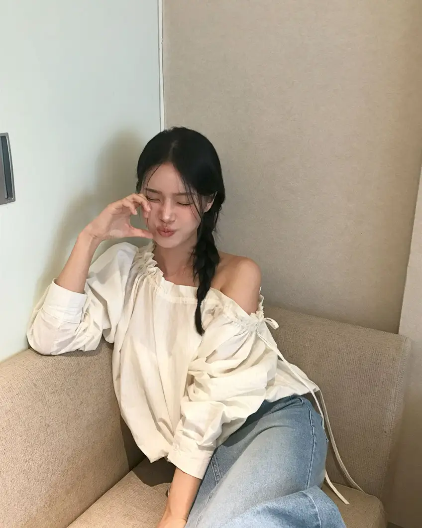 오프숄더 스트링 세로줄무늬 긴소매 셔츠 상세 이미지 2