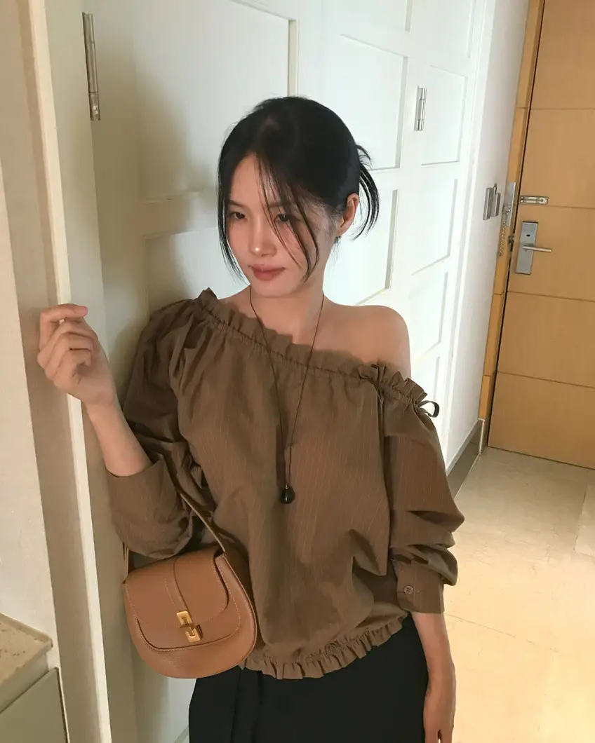 오프숄더 스트링 세로줄무늬 긴소매 셔츠 상세 이미지 6