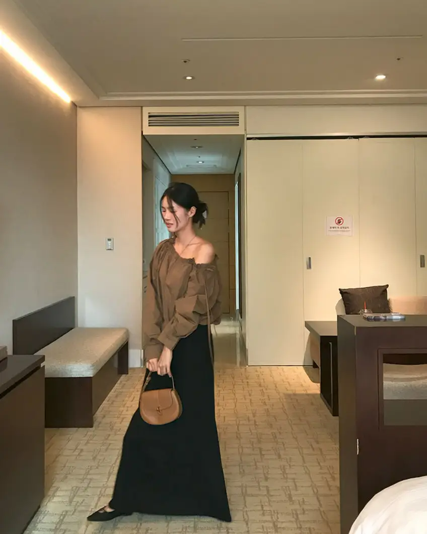 오프숄더 스트링 세로줄무늬 긴소매 셔츠 상세 이미지 12