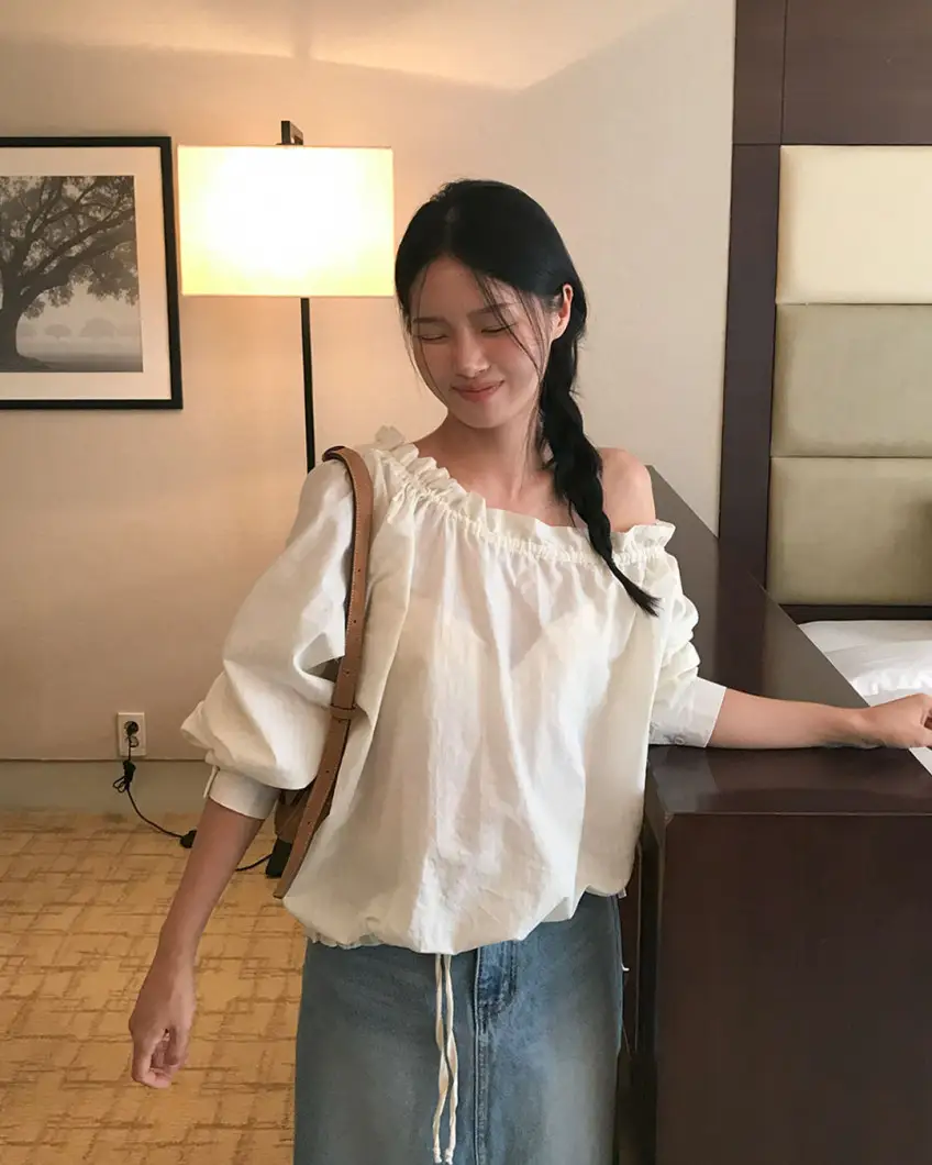 오프숄더 스트링 세로줄무늬 긴소매 셔츠 상세 이미지 20