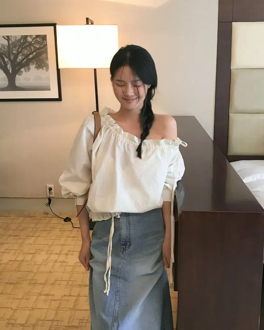 오프숄더 스트링 세로줄무늬 긴소매 셔츠 상세 이미지 24