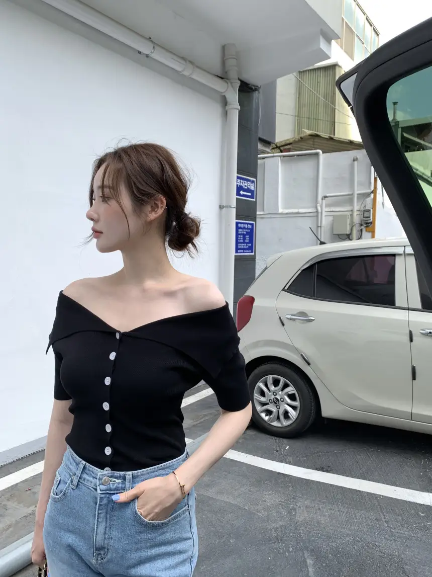 오프숄더 반소매 니트 상세 이미지 2