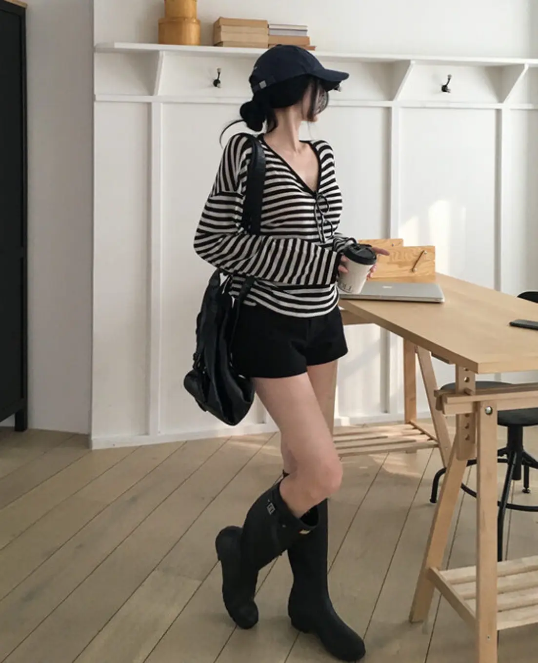 V넥 스트라이프 긴소매 니트 상세 이미지 5