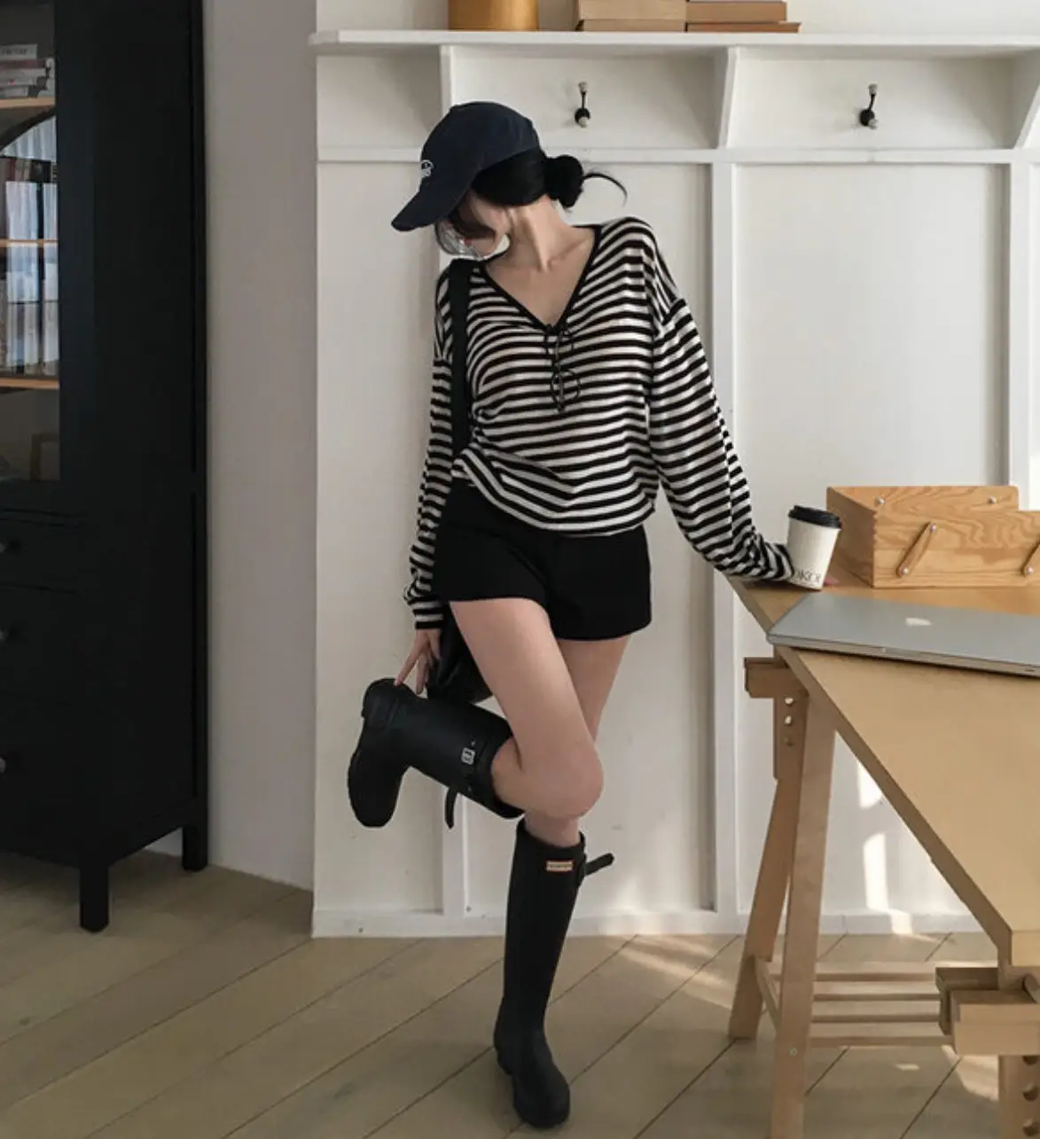 V넥 스트라이프 긴소매 니트 상세 이미지 6