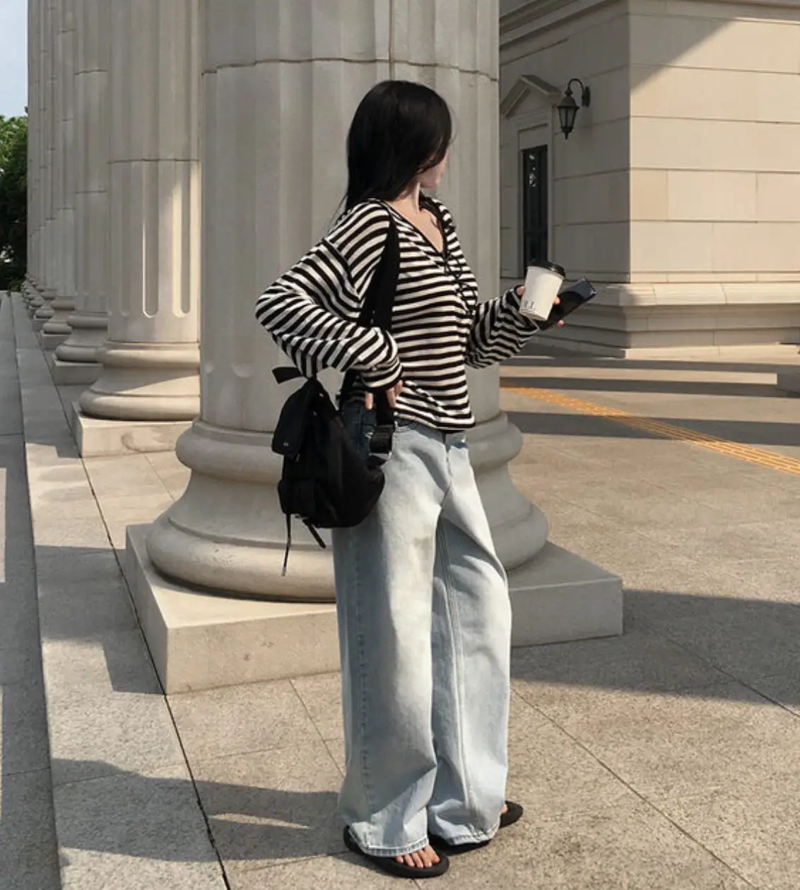V넥 스트라이프 긴소매 니트 상세 이미지 13
