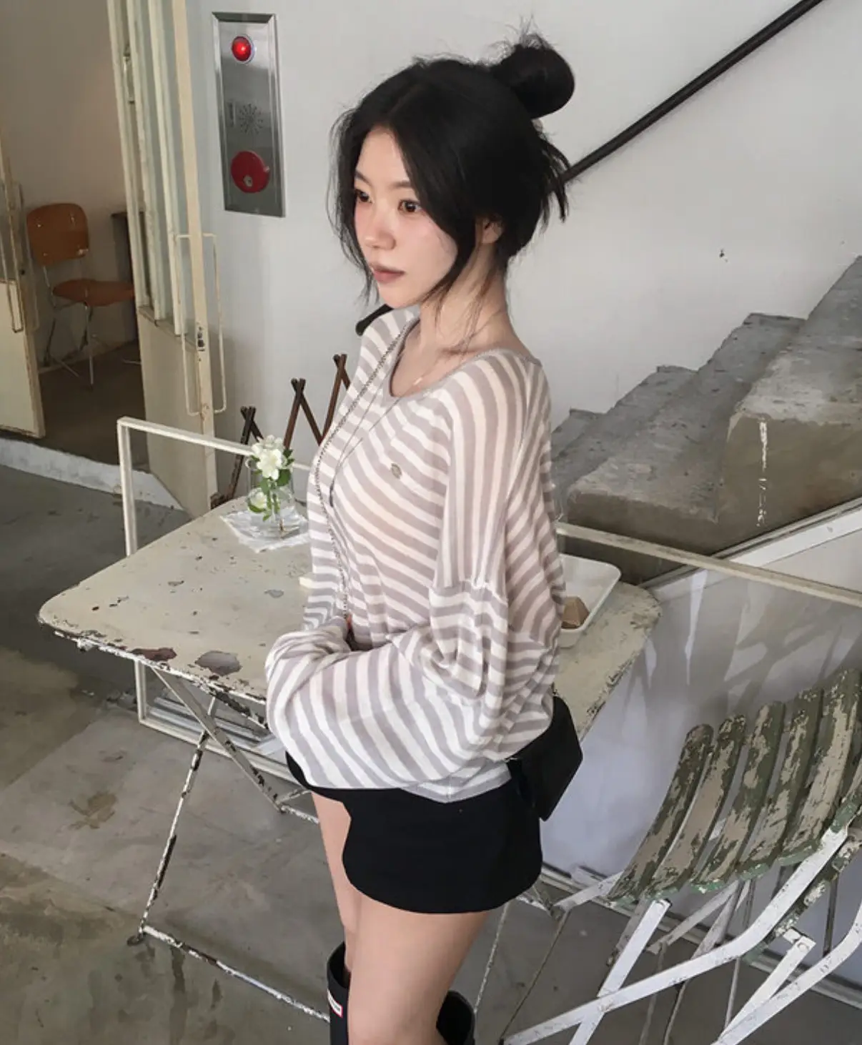 V넥 스트라이프 긴소매 니트 상세 이미지 21