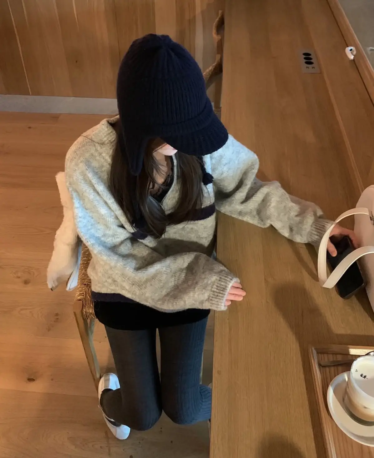 스탠드 칼라 지퍼 배색 루즈핏 니트 상세 이미지 9