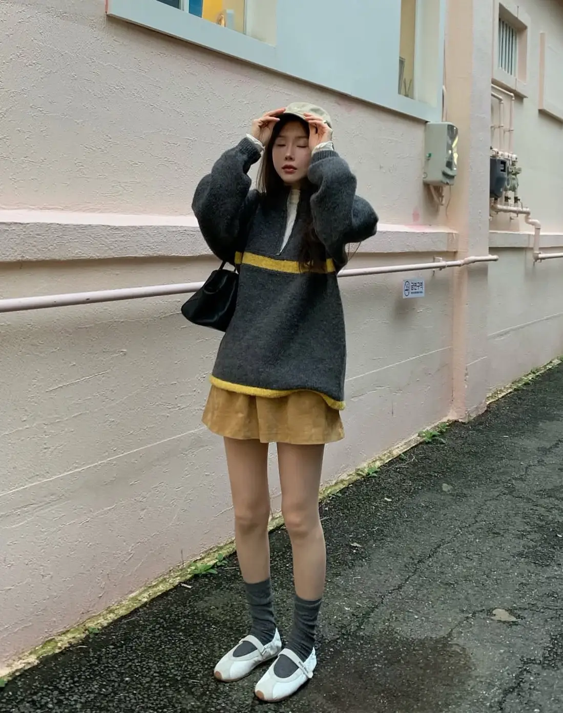 스탠드 칼라 지퍼 배색 루즈핏 니트 상세 이미지 25