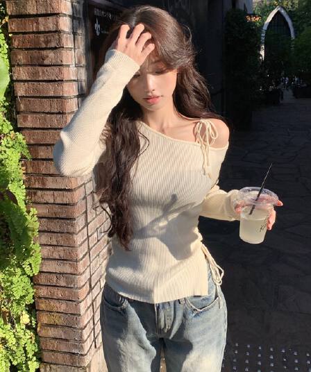 한국 chic 가을 새로운 ins 디자인 센스 오프숄더 레이스업 허리 주름 트임 슬림해 보이는 긴팔 니트 스웨터