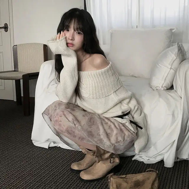 오프숄더 디스트로이드 니트 상세 이미지 36