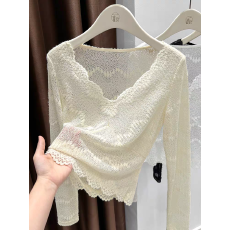 批发v领蕾丝薄纱叠穿杏色打底衫女秋冬内搭可外穿法式花边露锁骨上衣