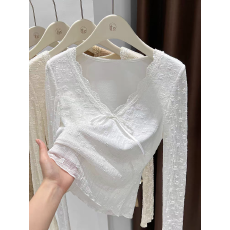 批发深v领蕾丝蝴蝶结打底衫女秋冬季洋气内搭个性独特漂亮的花边小衫