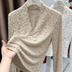 批发别致低领长袖磨毛网纱上衣秋季<b class='q'>新款</b>高端V领勾花蕾丝修身打底衫女