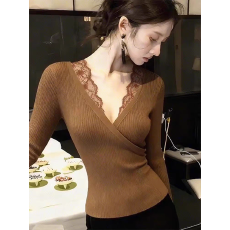 批发秋冬漂亮蕾丝花边V领针织衫内搭女士上衣2025新款别致<b class='q'>修身</b><b class='q'>打底衫</b>