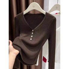 批发美拉德<b class='q'>修身</b>低V针织衫软糯<b class='q'>打底衫</b>内搭巨好看轻熟上衣