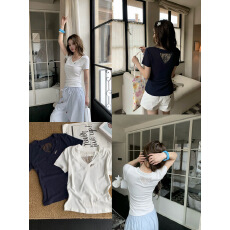 批发实拍2026短袖T恤夏新款蕾丝拼接V领后背镂空设计感慵懒风上衣女