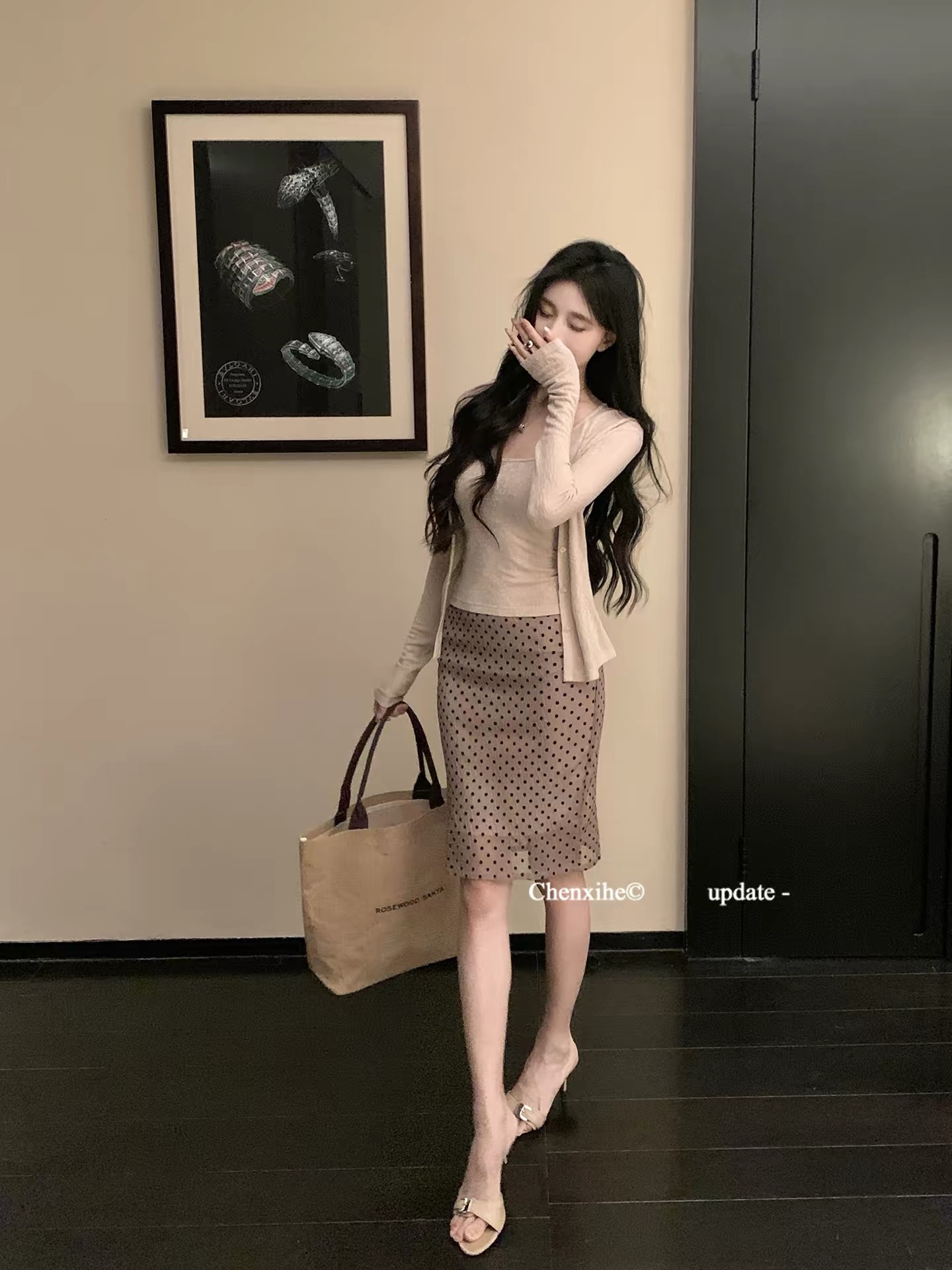 그는 아침 낭만주의 와 장난기 넘치는 공존 레트로 세련된 도트 무늬 반신 스커트 여성 여름 부드럽게 셔틀 제직 패키지 팔 미니 스커트
