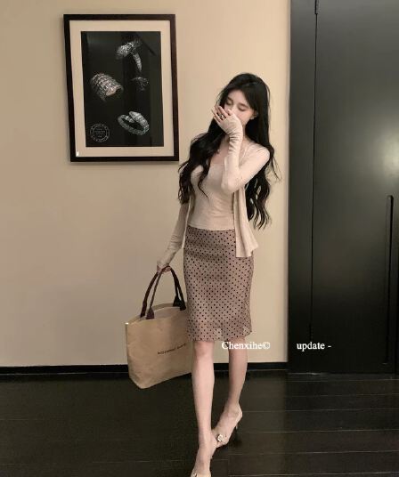 그는 아침 낭만주의 와 장난기 넘치는 공존 레트로 세련된 도트 무늬 반신 스커트 여성 여름 부드럽게 셔틀 제직 패키지 팔 미니 스커트