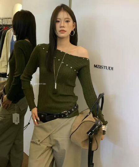 mzi studio 열세 개 2026 이른 가을 새로운 핫걸 비스듬한 어깨 꽈배기 니트 스웨터 여성 오프숄더 몸매 가꾸기 맨위
