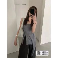 批发韩系气质软糯慵懒风针织纽扣长袖开衫搭配纯色木耳边吊带背心两件