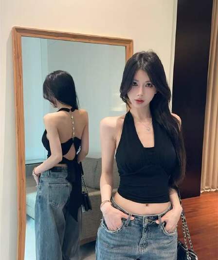나만의 것을 가져와 라. 가슴 패드 핫걸 행침 목 조끼 금속 행침 장식 순수한 욕망 슬림해 보이는 V넥 주름 아메리칸 레트로 2026 여름 ins