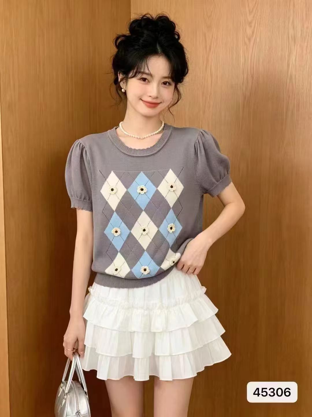 한 부서 미니멀리즘 라운드 넥 배색 링 그리드 자카드 3 차원 꽃 풀오버 반팔 2026 여름 가을 새로운 ins 트렌디 니트 짧은 x