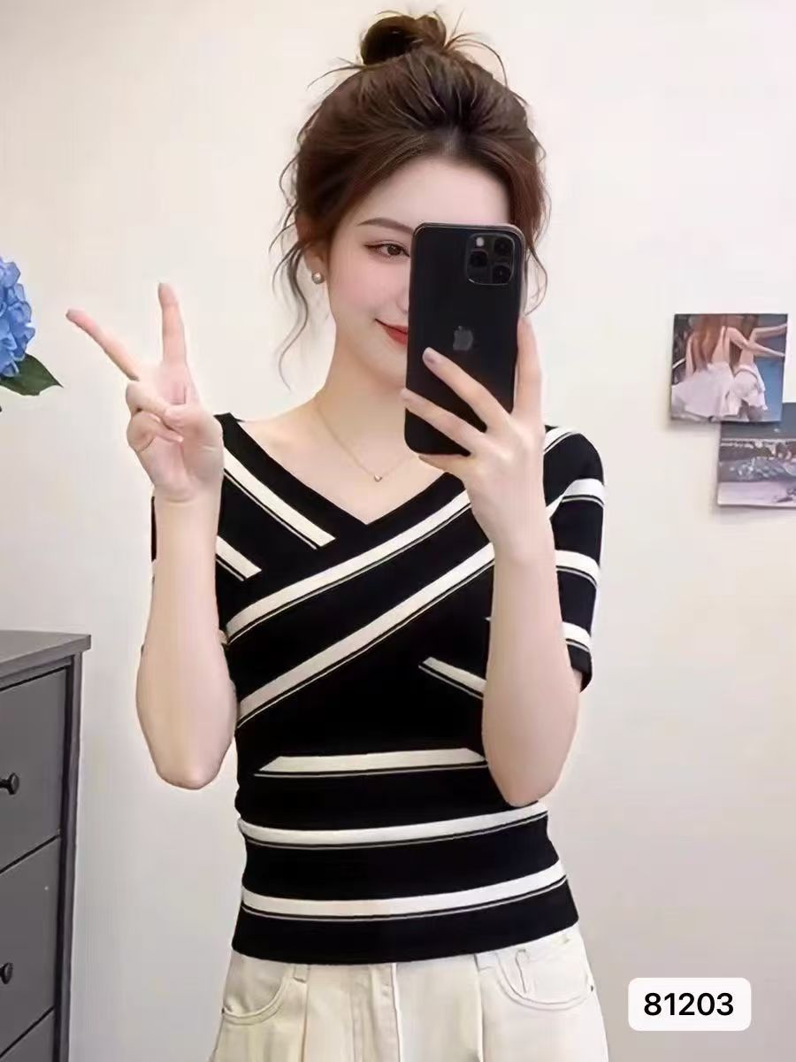 고유 한 Chic 십자가 V넥 배색 스트라이프 니트 풀오버 반팔 2026 여름 가을 새로운 ins 트렌디 한일 ootd 텍스트