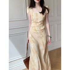 批发苏苏2026 <b class='q'>夏季</b>新款原创斜裁优雅黄玫瑰黄色提花短袖连衣裙