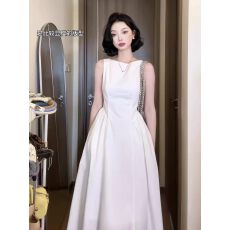 批发法式高级感<b class='q'>白色</b>无袖圆领背心长裙2026年夏季小众设计感收腰<b class='q'>连衣裙</b>
